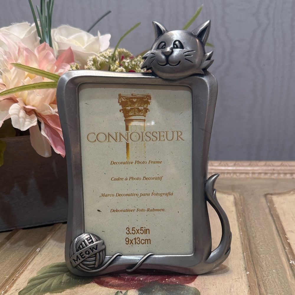 Vintage Connoisseur Pewter Silver Cat Photo Frame Kitty Ball of Yarn 3.5x5